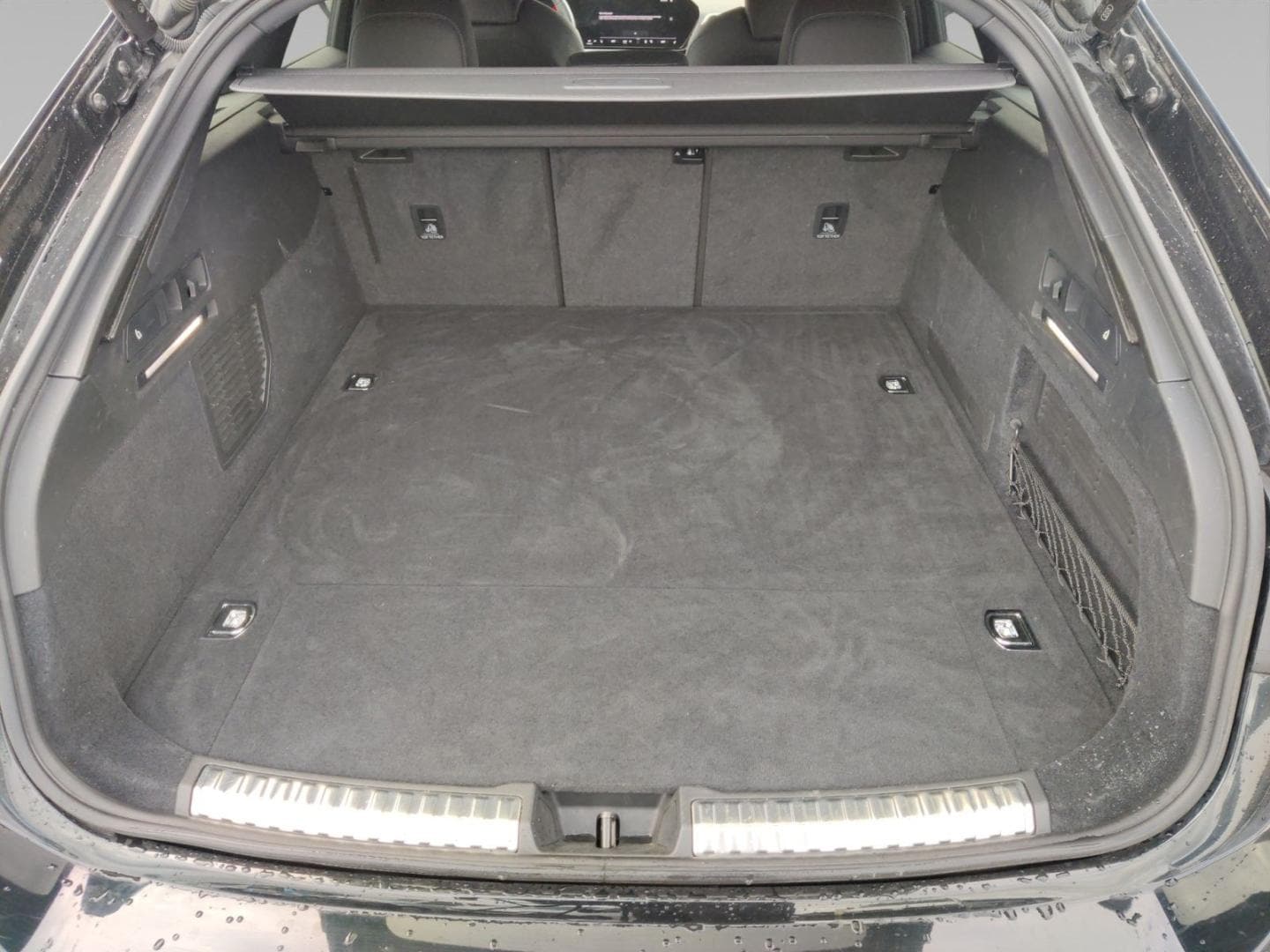 Bild über Audi A6 Avant e-hybrid e-hybrid quattro 270 kW S tronic - für weitere Informationen kontaktieren Sie den Audi Partner