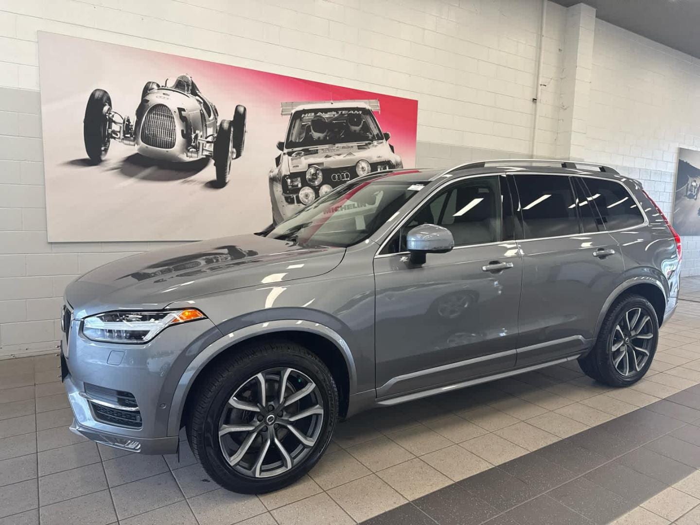 2016 Volvo XC90 T6 AWD Momentum's photo