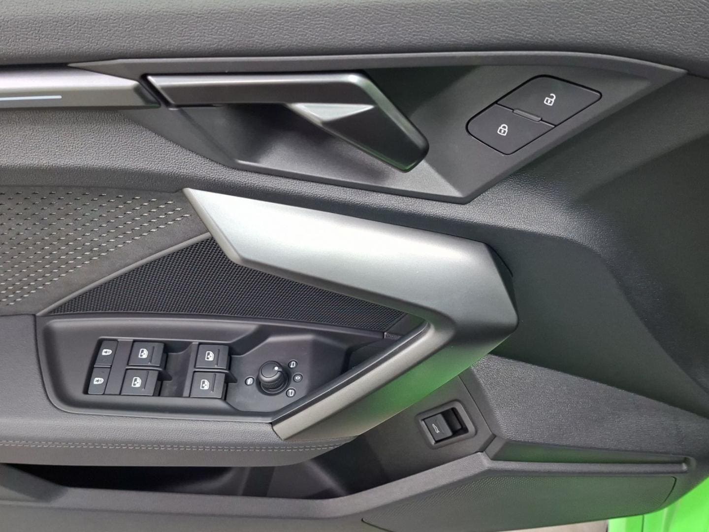 Bild über Audi RS 3 Limousine TFSI quattro 294 kW S tronic - für weitere Informationen kontaktieren Sie den Audi Partner