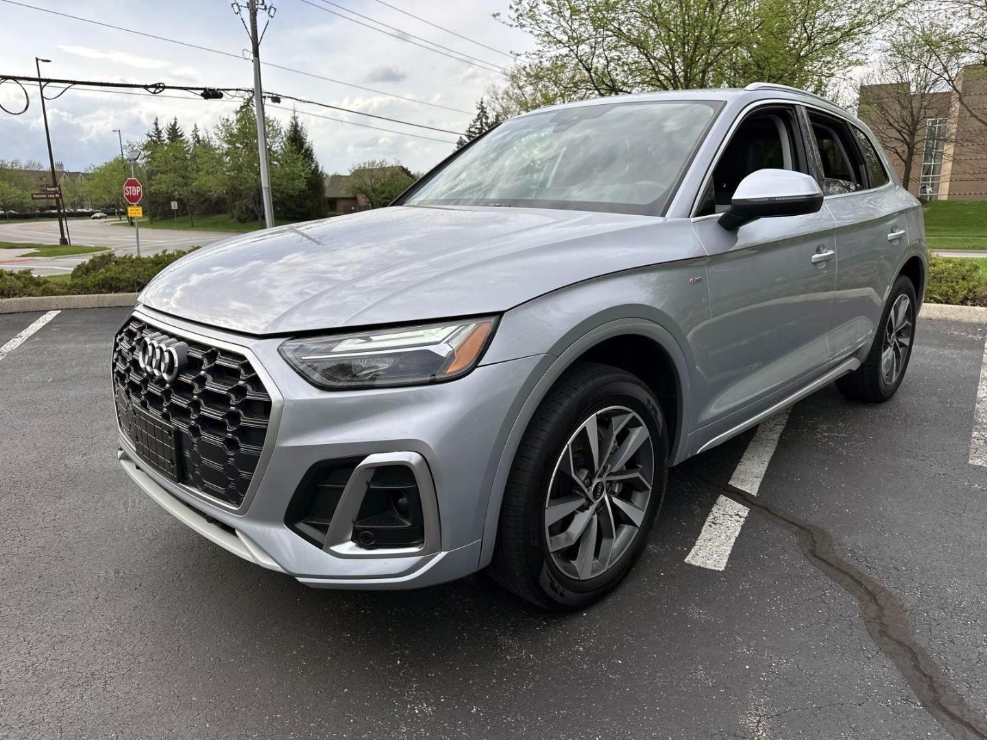 2023 Audi Q5 45 Premium Plus's photo