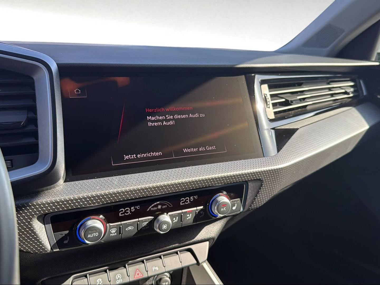Bild über Audi A1 Sportback S line 25 TFSI S tronic - für weitere Informationen kontaktieren Sie den Audi Partner