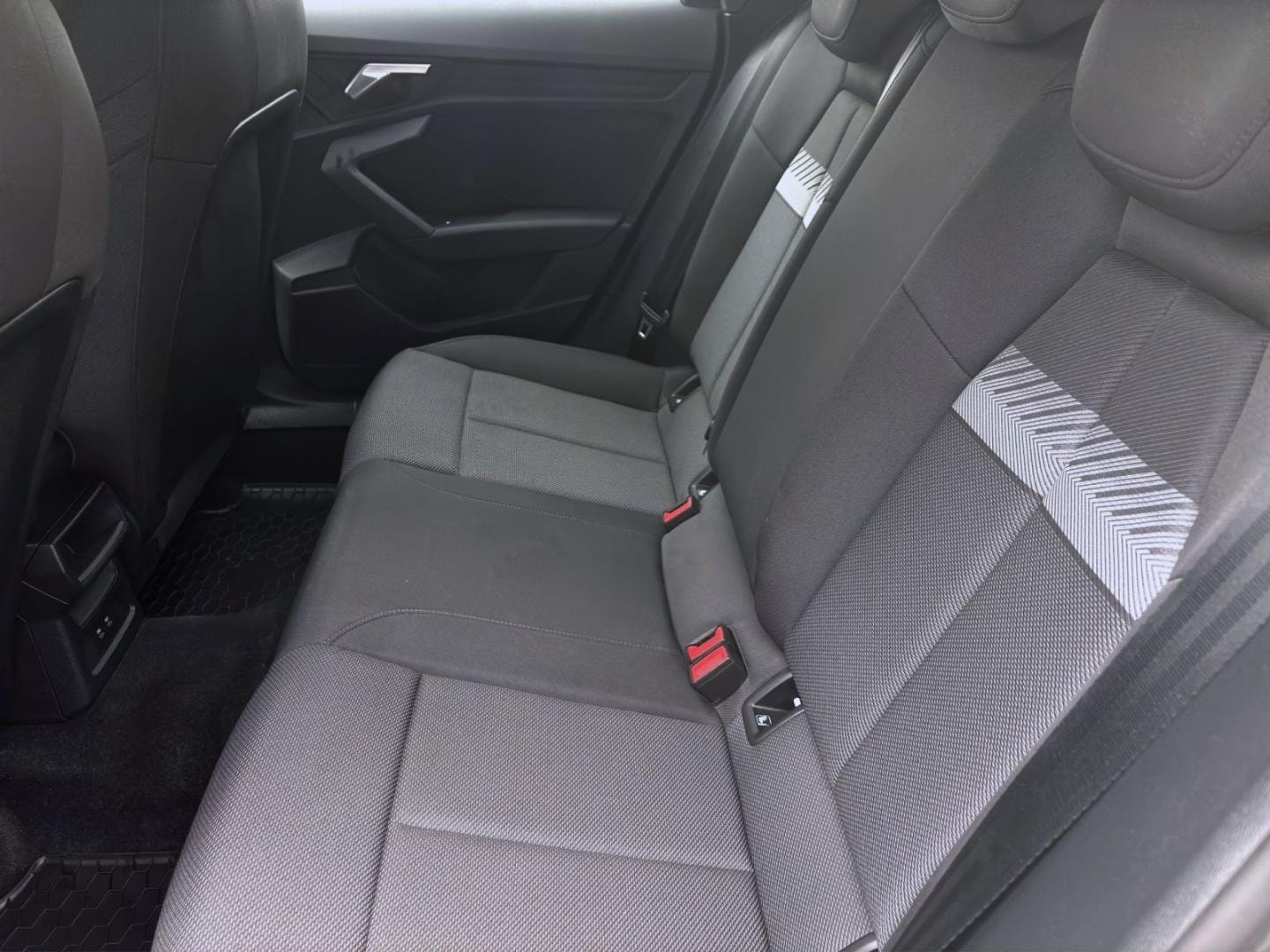 Bild über Audi A3 Sportback advanced 30 TDI Schaltgetriebe - für weitere Informationen kontaktieren Sie den Audi Partner