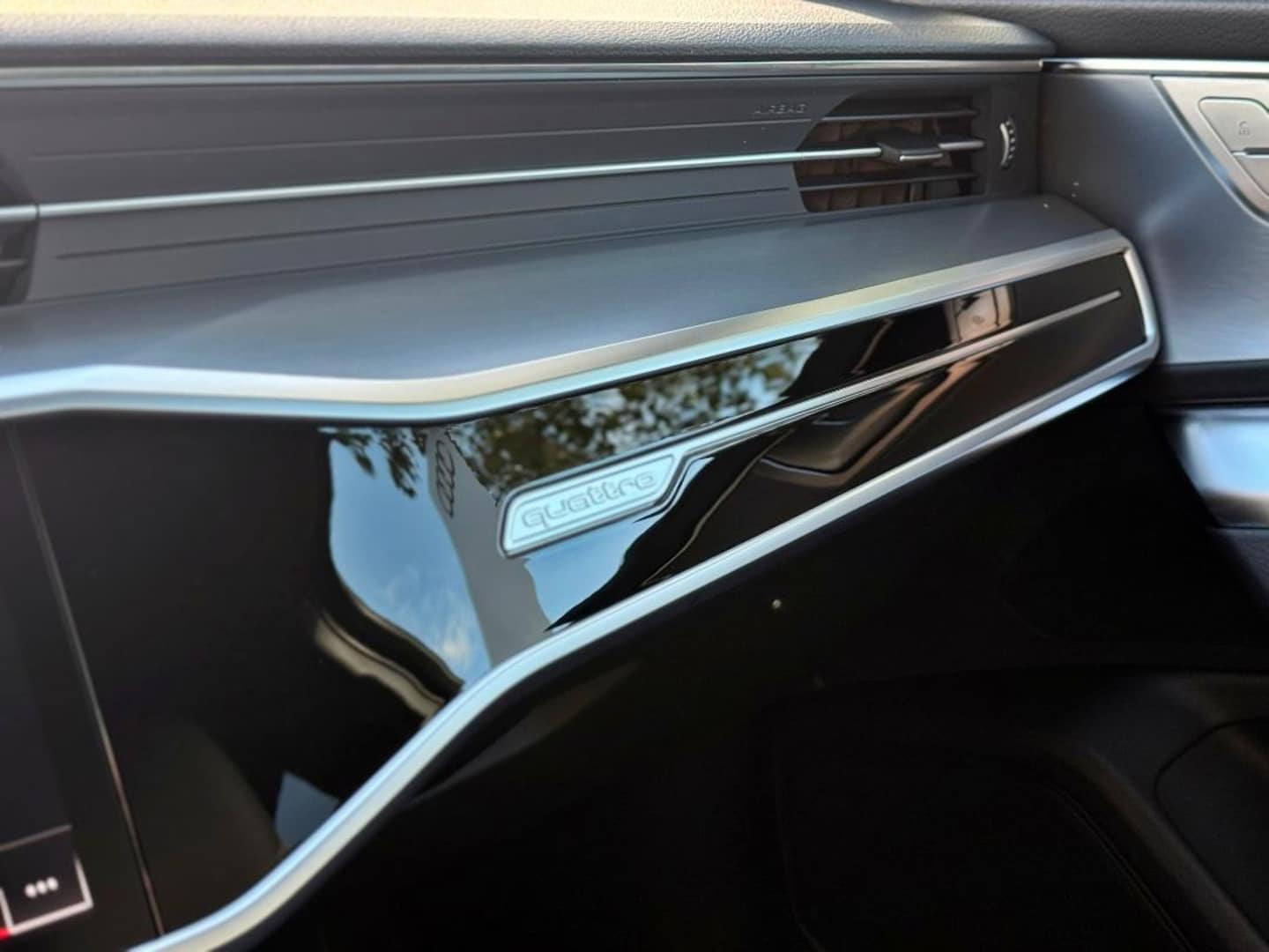 Bild über Audi S6 Avant TDI quattro tiptronic - für weitere Informationen kontaktieren Sie den Audi Partner