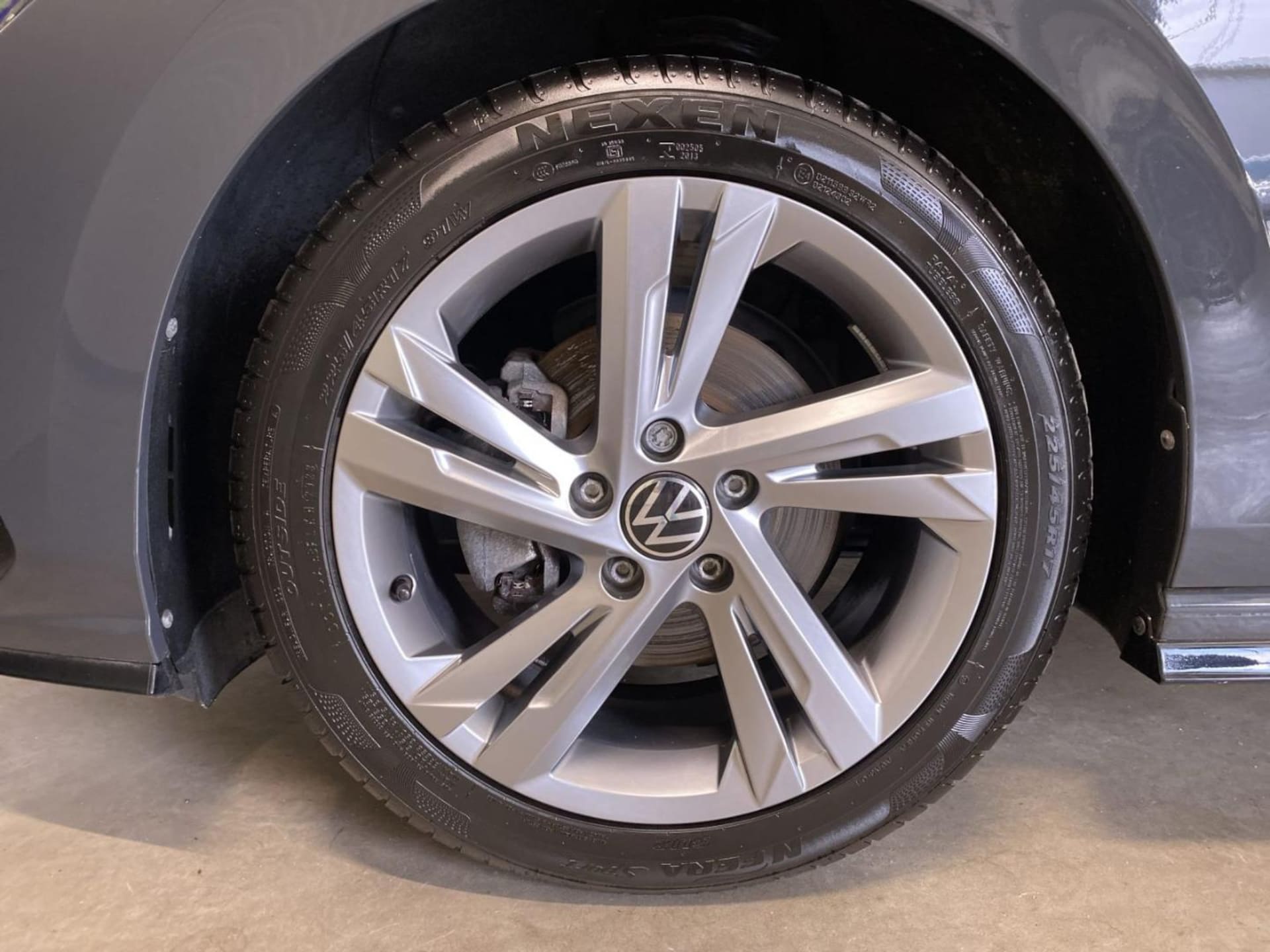 Volkswagen Golf R-Line
