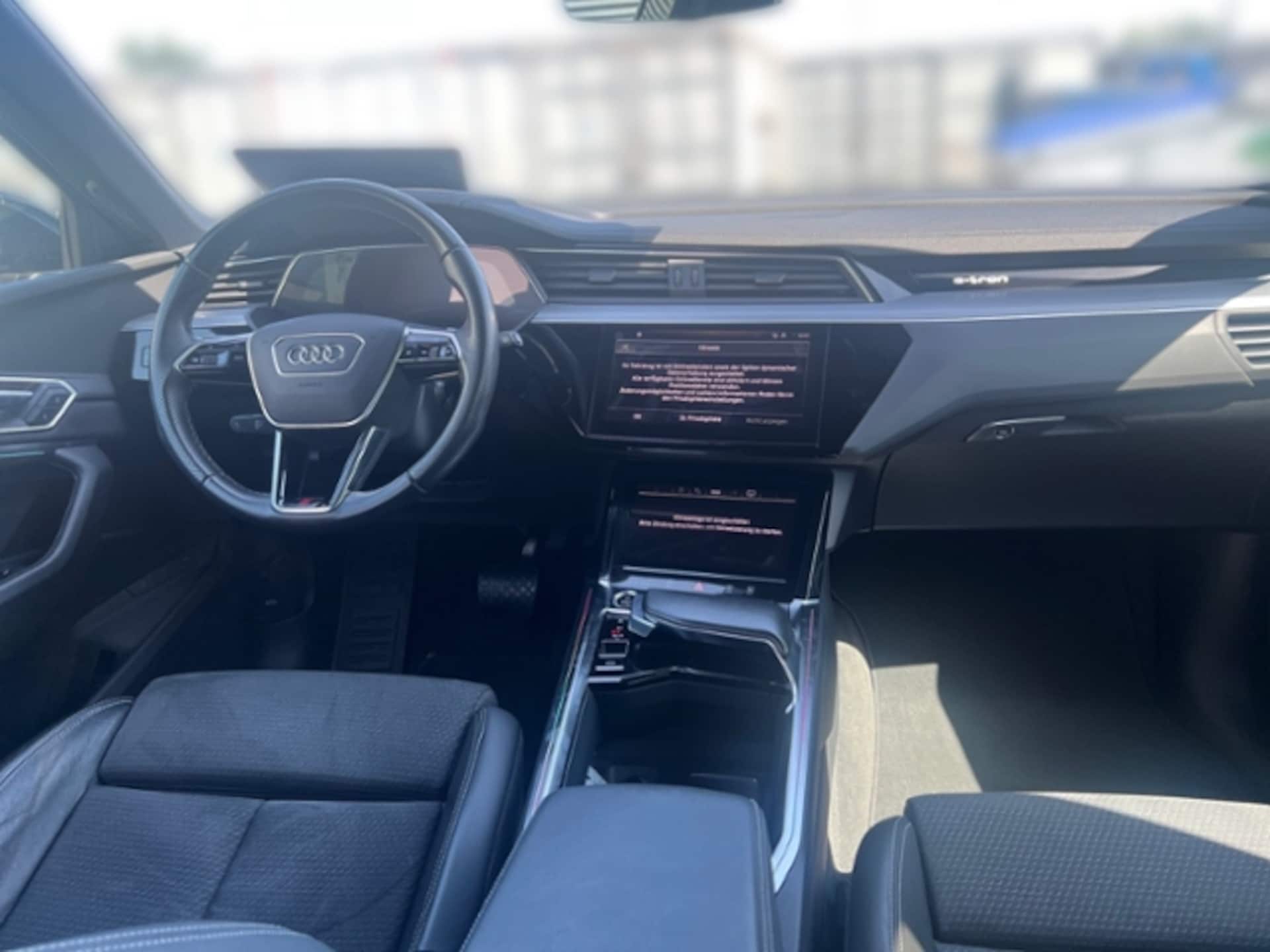 Audi e-tron S line