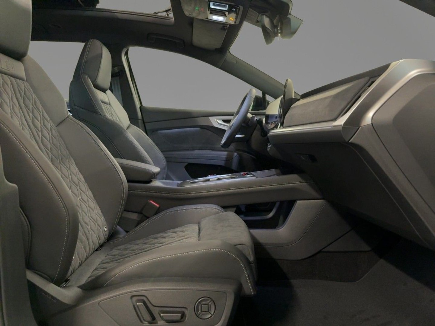 Bild über Audi Q4 SUV e-tron e-tron quattro 220 kW - für weitere Informationen kontaktieren Sie den Audi Partner