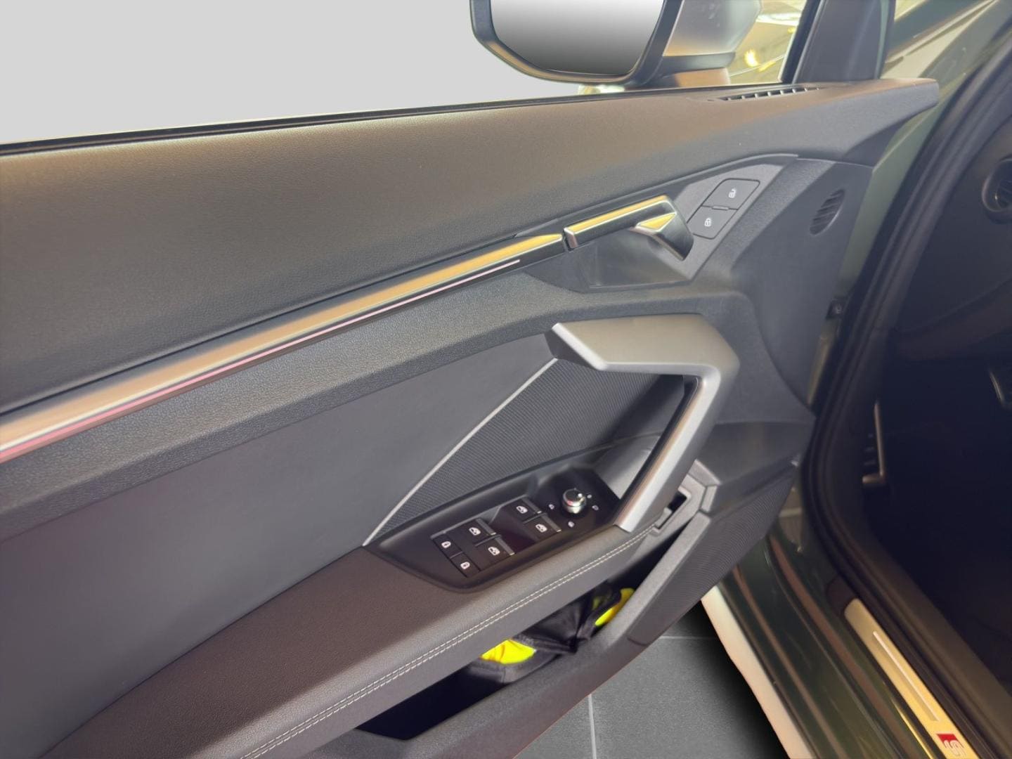 Bild über Audi S3 Limousine TFSI quattro S tronic - für weitere Informationen kontaktieren Sie den Audi Partner