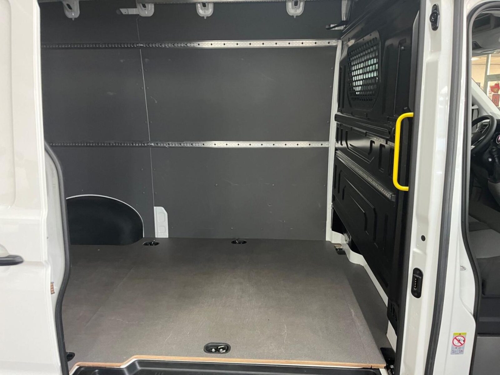 Volkswagen Crafter Kasten mittlerer Radstand – Bild 18
