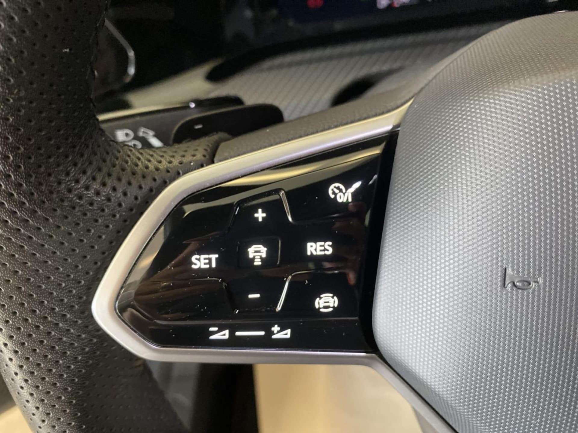 Volkswagen Golf R-Line