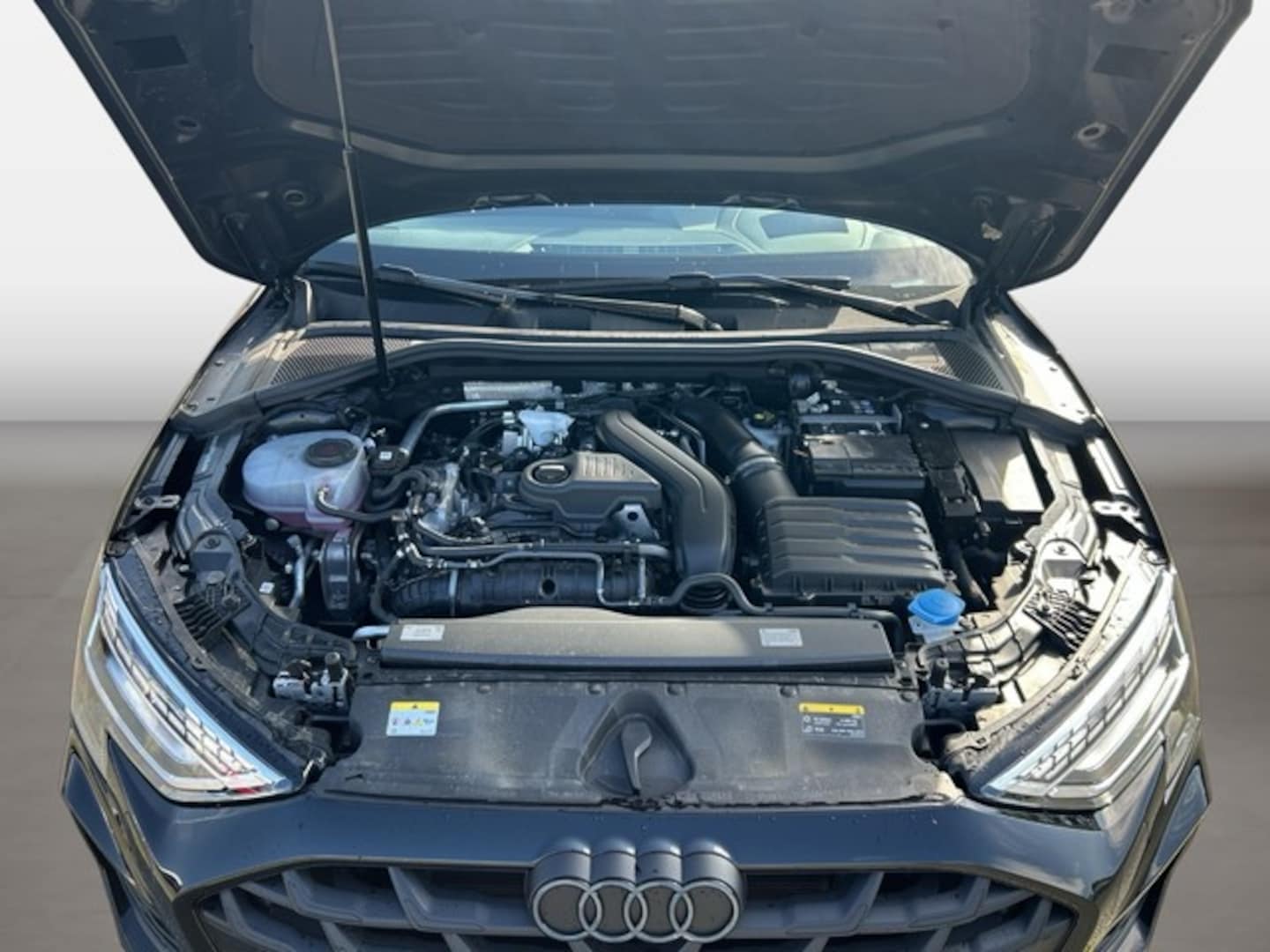 Bild über Audi A3 Sportback S line 30 TFSI Schaltgetriebe - für weitere Informationen kontaktieren Sie den Audi Partner