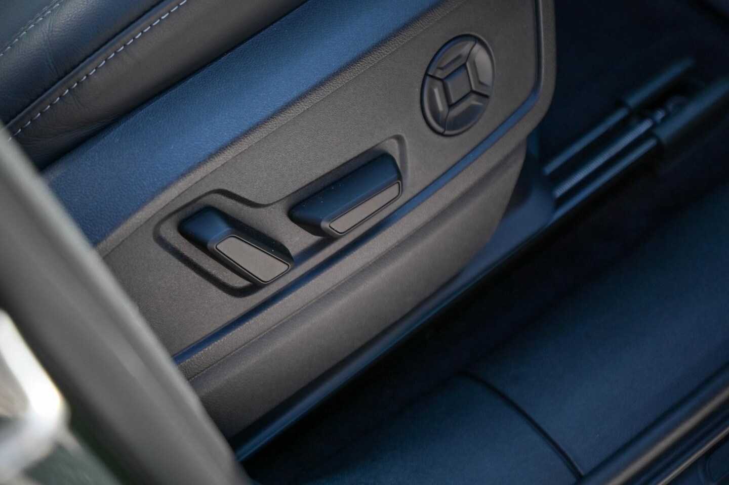 Image about Audi Q5 SUV e-hybrid quattro S tronic
