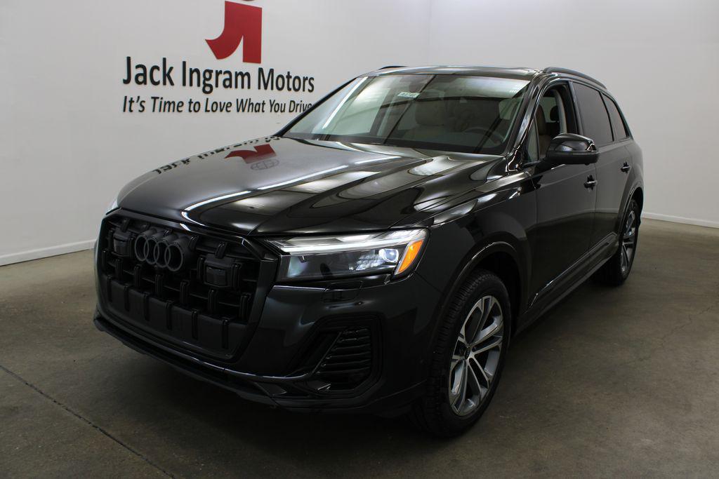 2025 Audi Q7 45 Premium Plus quattro Tiptronic's photo