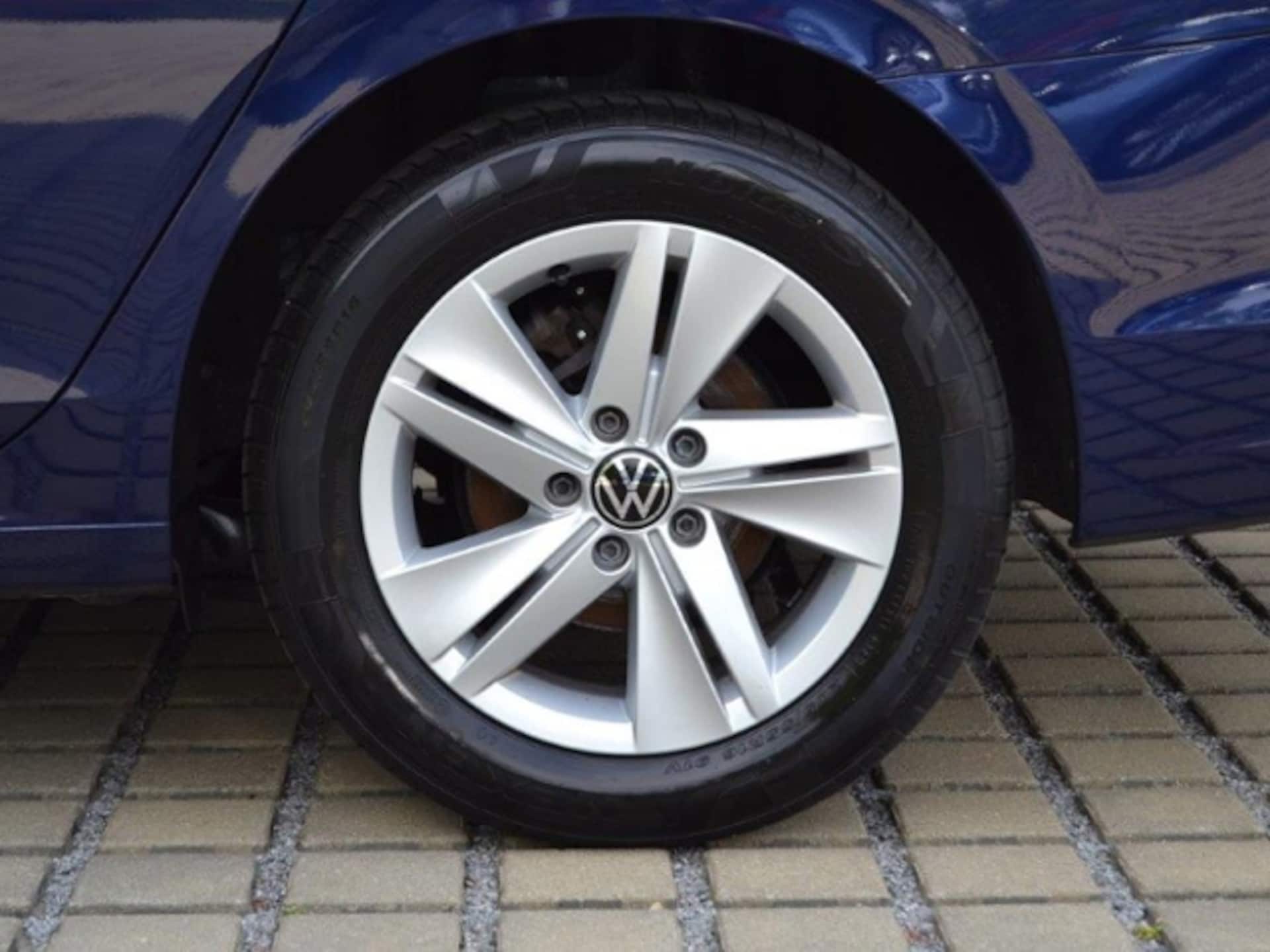Volkswagen Golf Variant Life