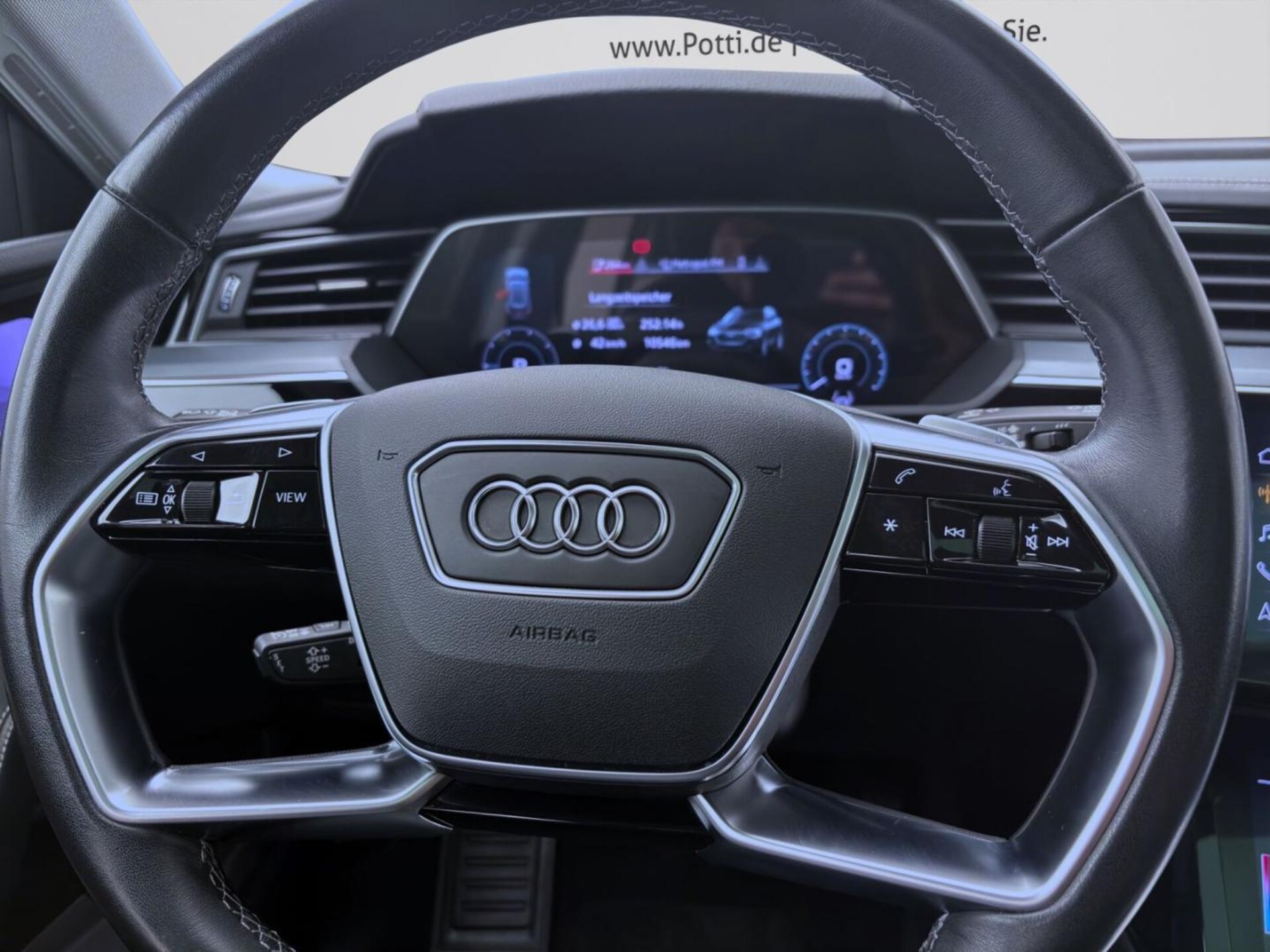 Audi Q8 e-tron S line