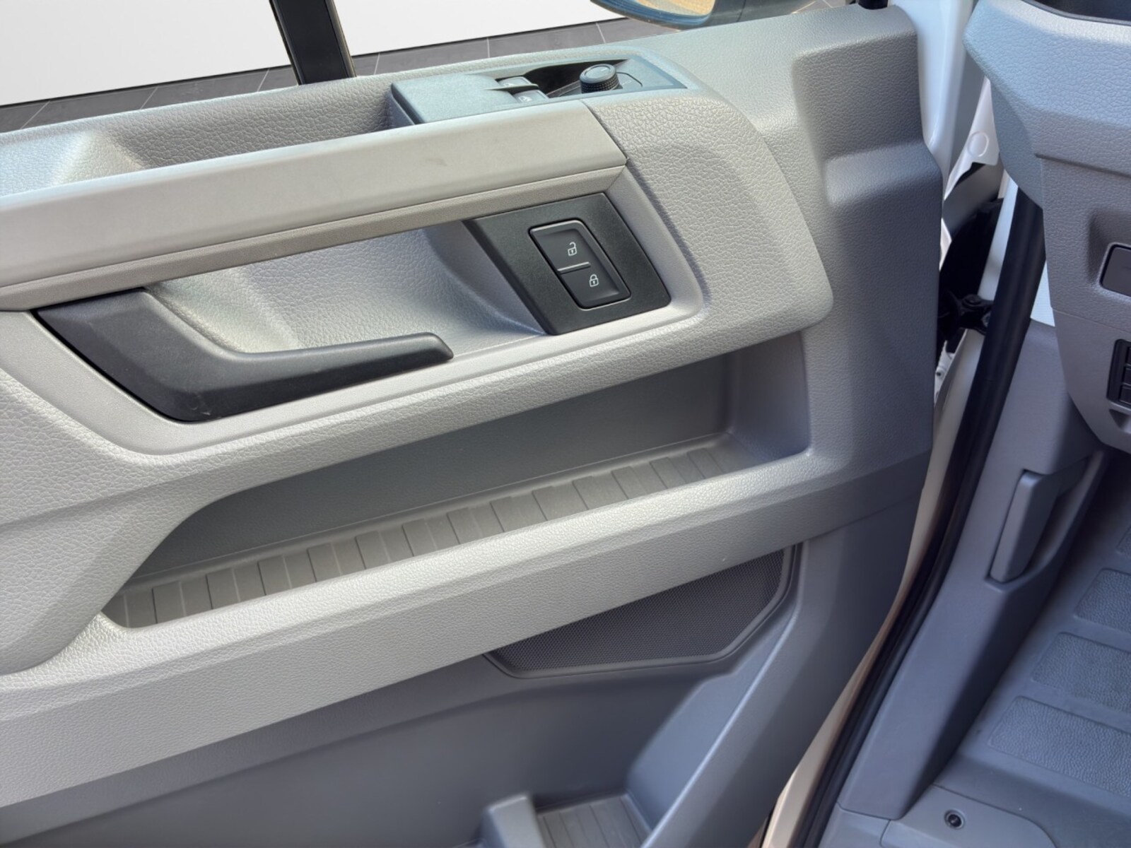 Volkswagen Crafter Kasten mittlerer Radstand – Bild 12