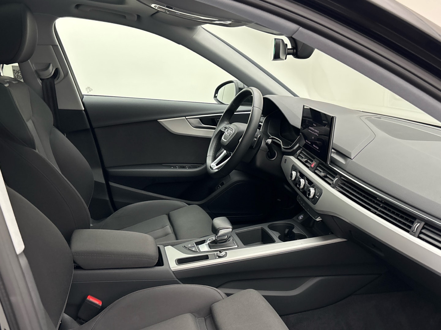 Bild über Audi A4 Avant S line 40 TDI S tronic - für weitere Informationen kontaktieren Sie den Audi Partner
