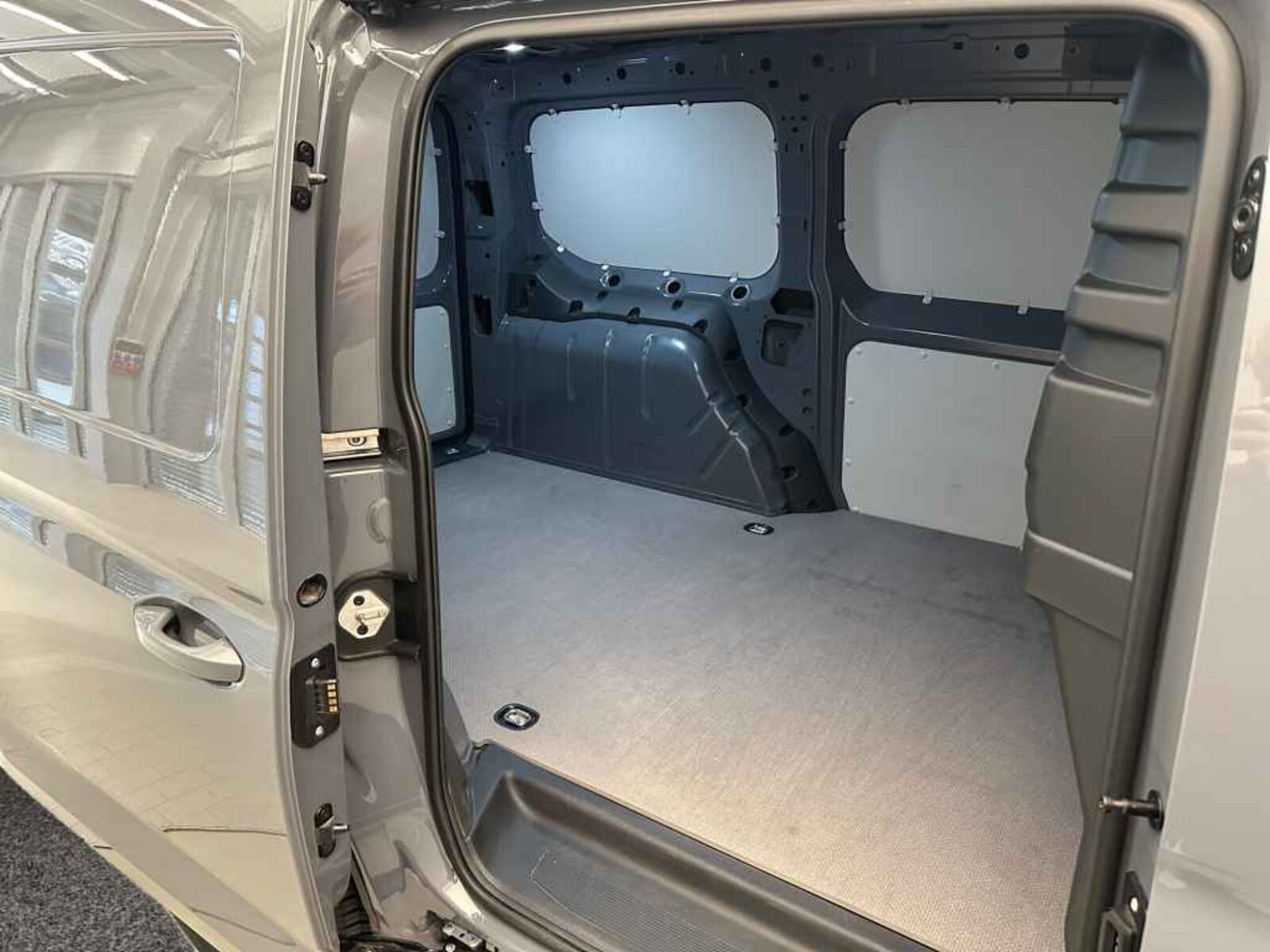 Volkswagen Caddy Maxi Cargo – Bild 12