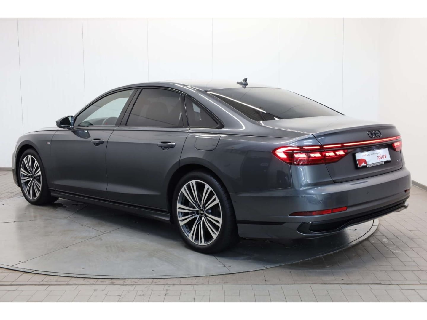 Bild über Audi A8 TFSI e 60 TFSI e quattro tiptronic - für weitere Informationen kontaktieren Sie den Audi Partner