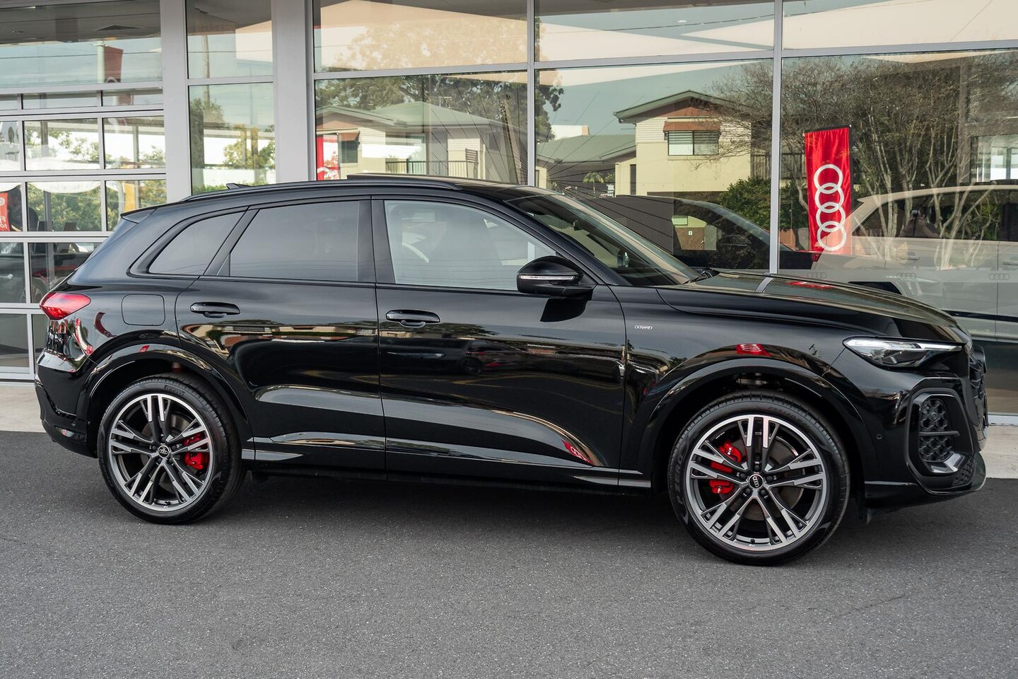 Image about Audi Q5 SUV e-hybrid quattro S tronic