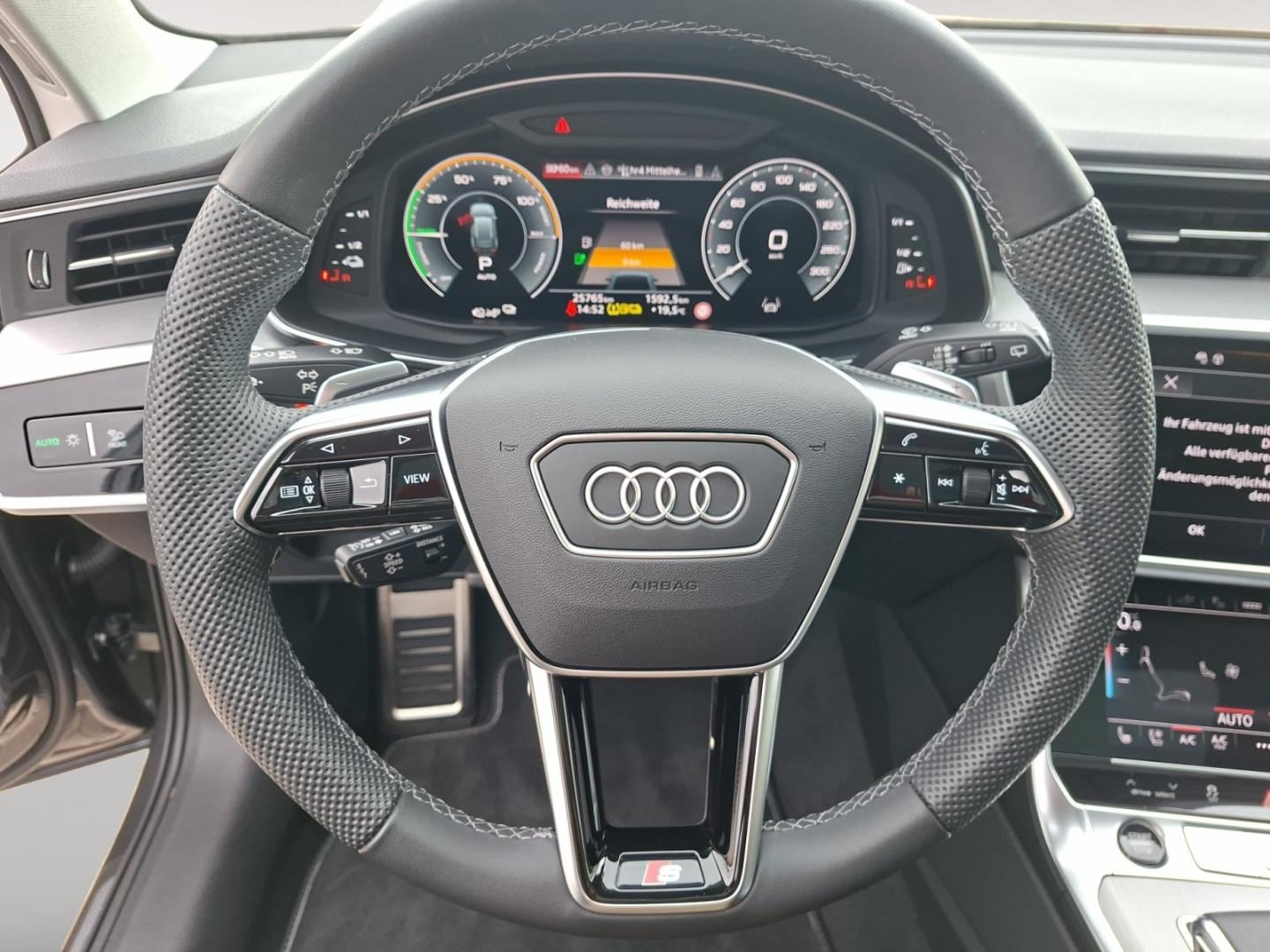 Bild über Audi A6 Avant TFSI e S line 55 TFSI e quattro S tronic - für weitere Informationen kontaktieren Sie den Audi Partner