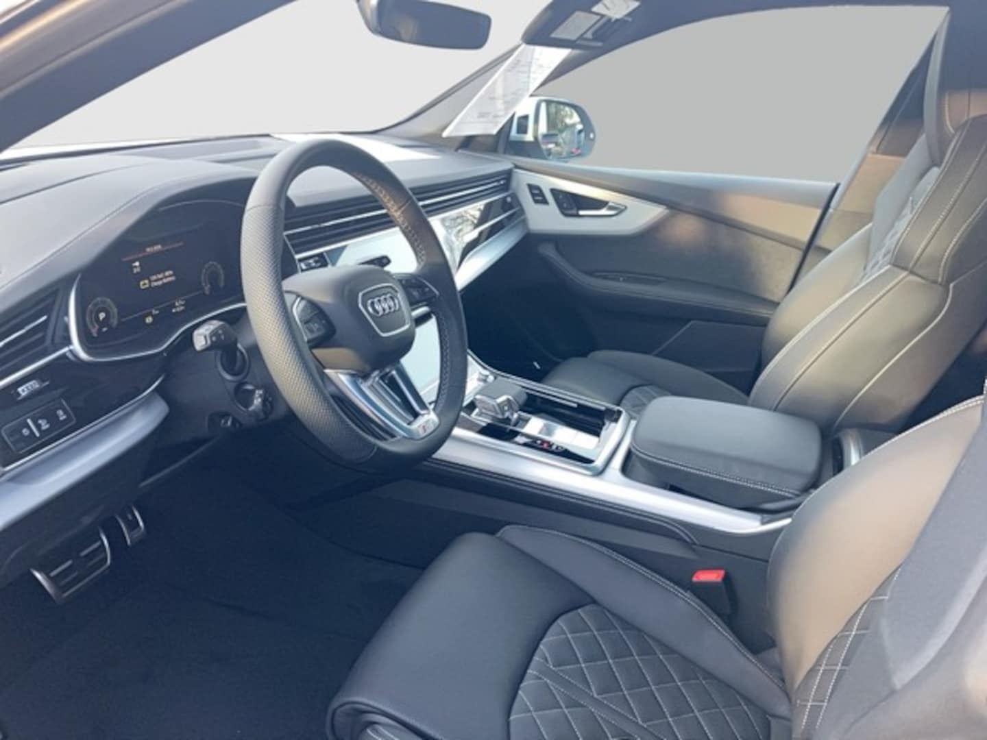 Bild über Audi Q8 SUV S line business TDI quattro 210 kW tiptronic - für weitere Informationen kontaktieren Sie den Audi Partner