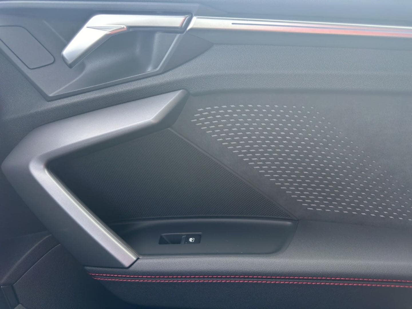 Bild über Audi S3 Limousine TFSI quattro S tronic - für weitere Informationen kontaktieren Sie den Audi Partner