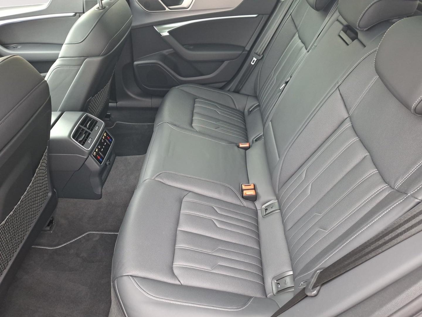 Bild über Audi A6 Avant TFSI e S line 55 TFSI e quattro S tronic - für weitere Informationen kontaktieren Sie den Audi Partner