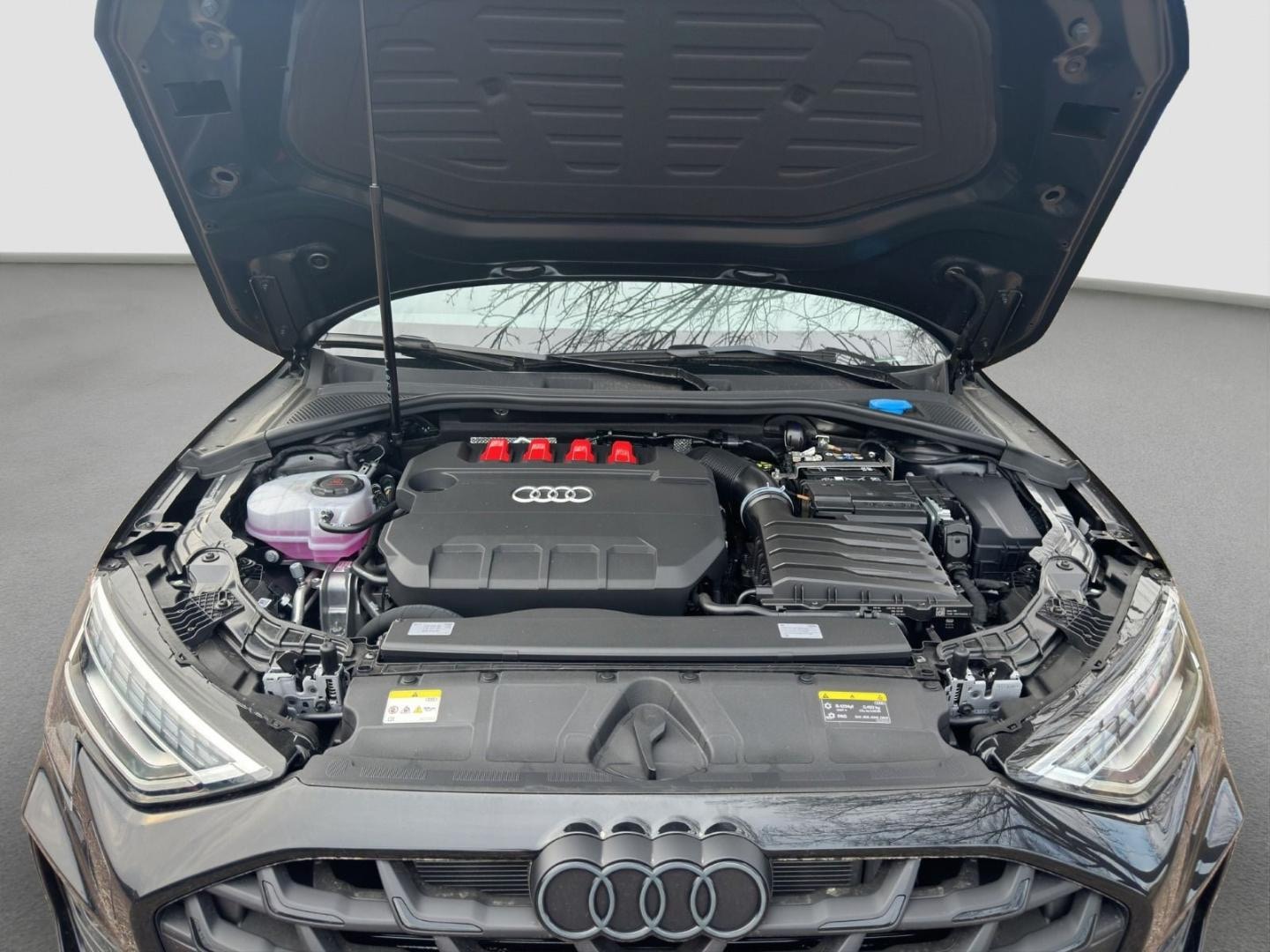 Bild über Audi S3 Limousine TFSI quattro S tronic - für weitere Informationen kontaktieren Sie den Audi Partner
