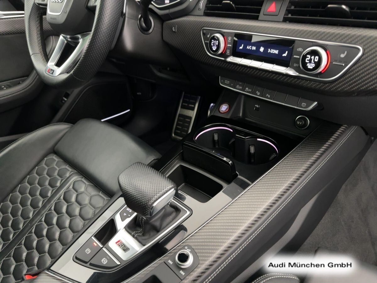 Image about Audi RS 4 Avant TFSI quattro tiptronic