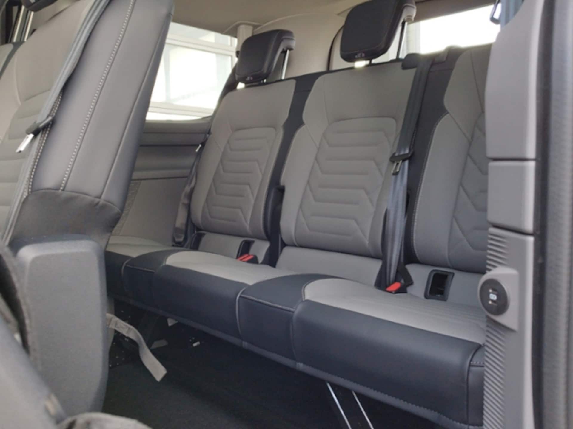 Volkswagen Caravelle Style