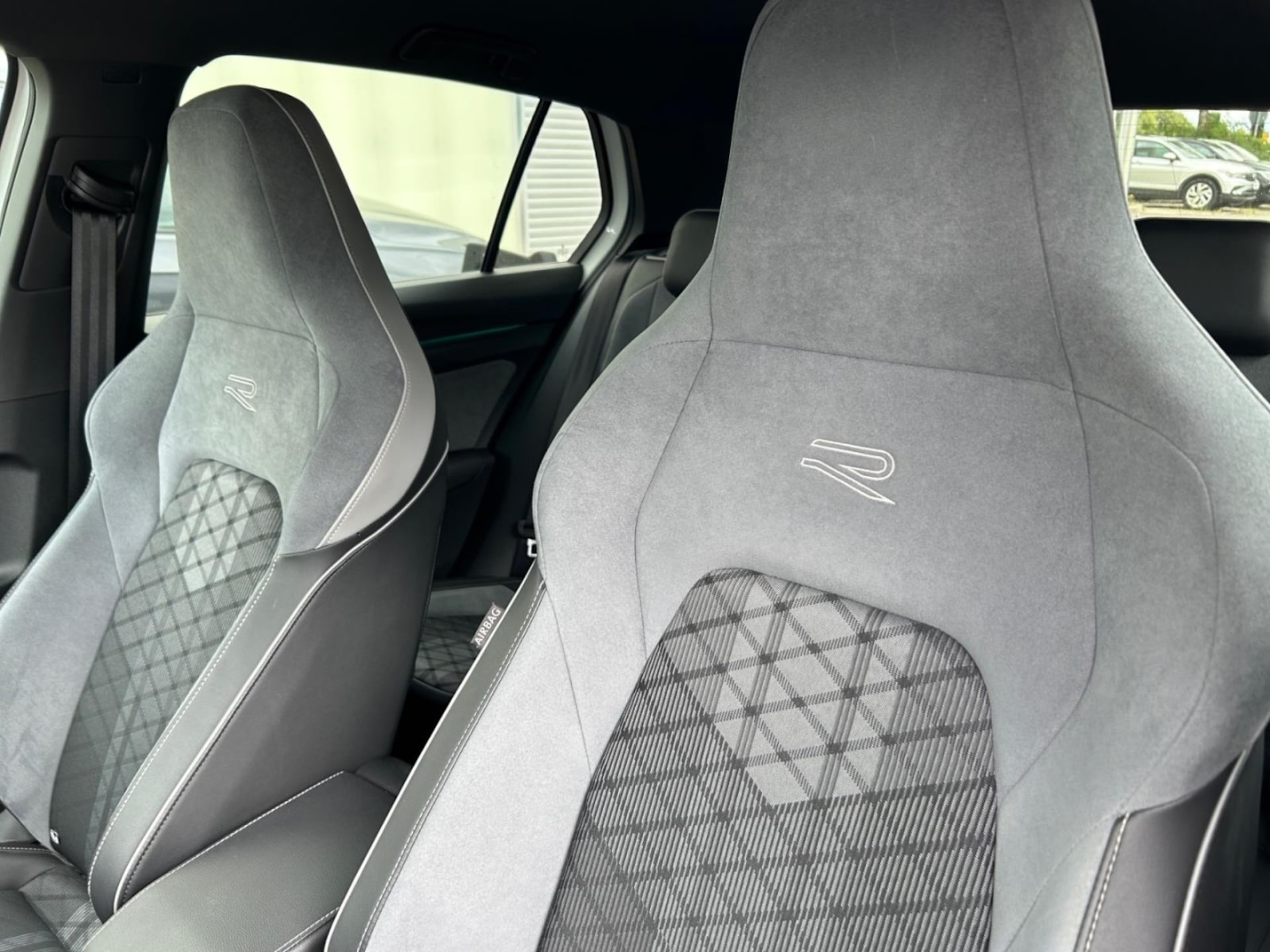Volkswagen Golf R-Line