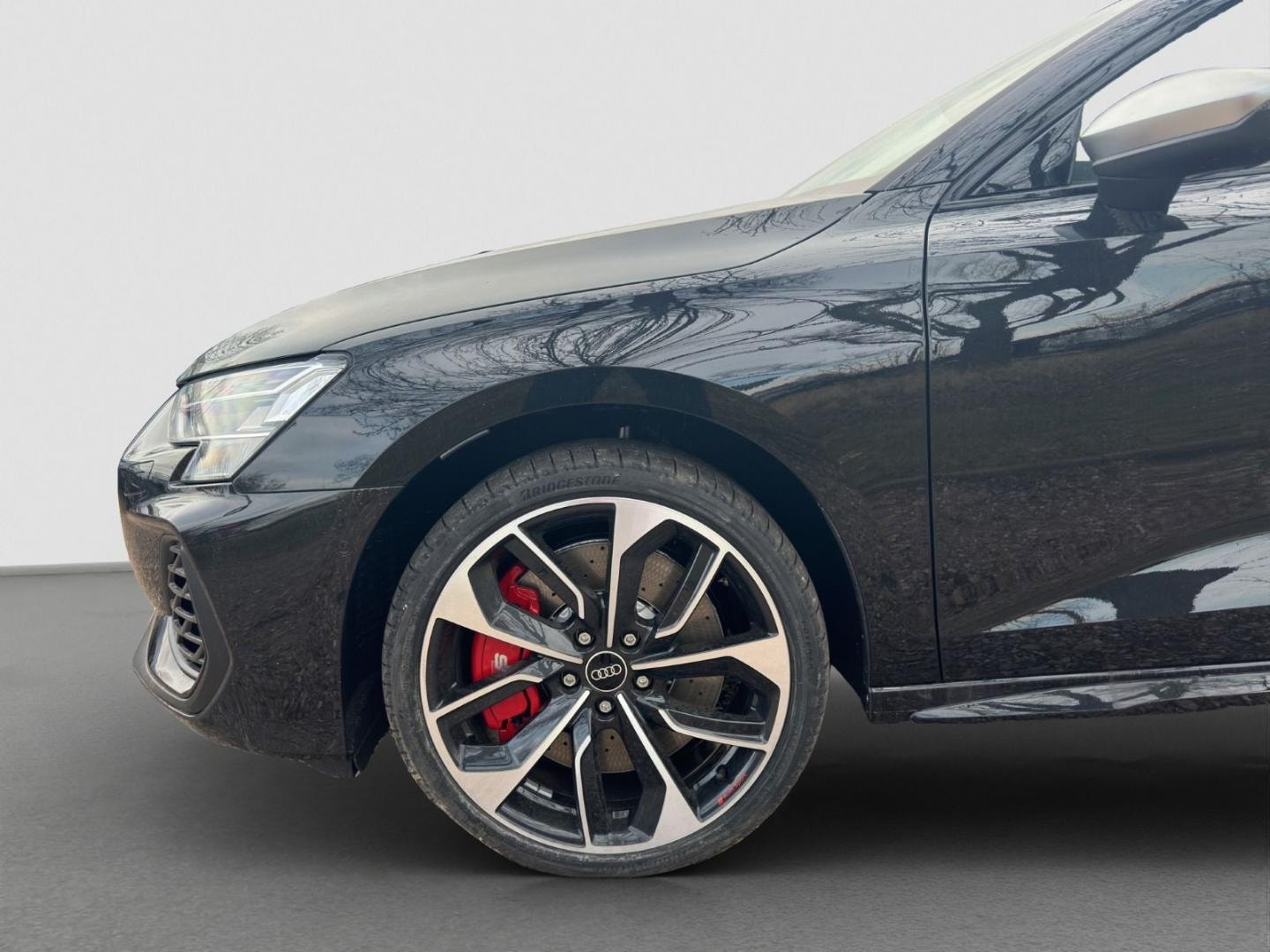 Bild über Audi S3 Limousine TFSI quattro S tronic - für weitere Informationen kontaktieren Sie den Audi Partner