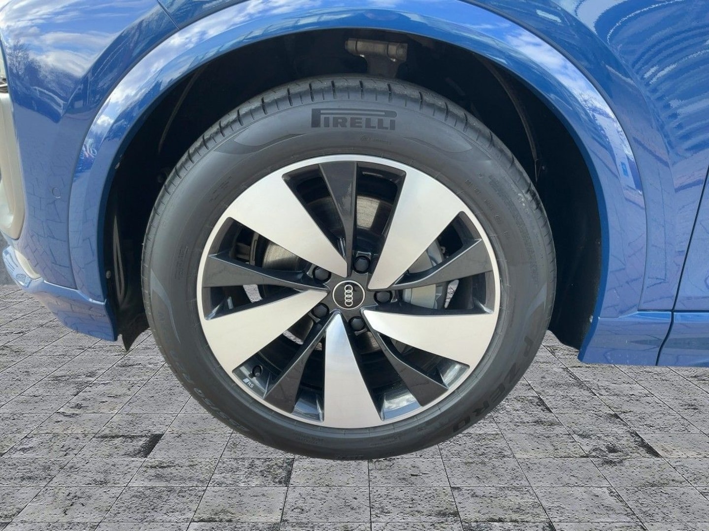 Bild über Audi Q6 SUV e-tron e-tron quattro - für weitere Informationen kontaktieren Sie den Audi Partner