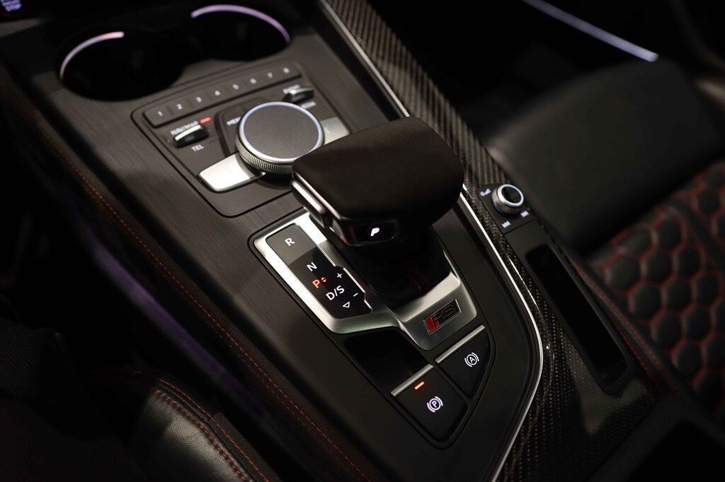 Bild som visar&nbsp;Audi RS 4 Avant&nbsp;RS 4 Avant 2.9 TFSI quattro 450 hk tiptronic - för mer information kontakta din Audi Partner