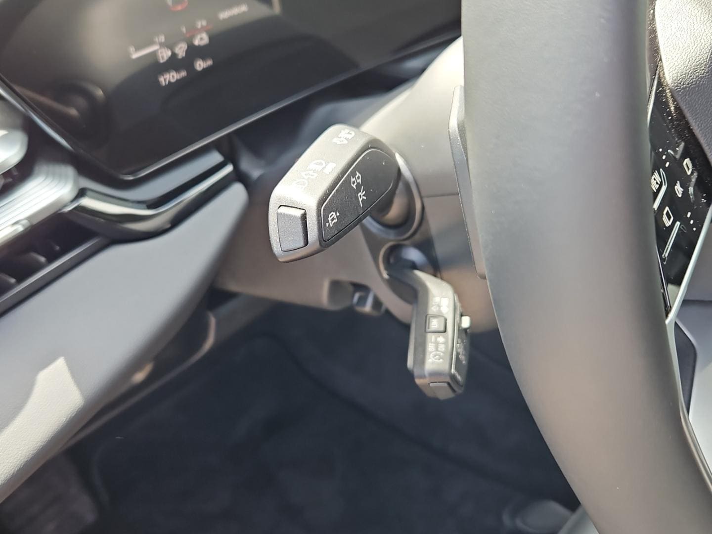Bild über Audi A6 Avant e-hybrid e-hybrid quattro 220 kW S tronic - für weitere Informationen kontaktieren Sie den Audi Partner