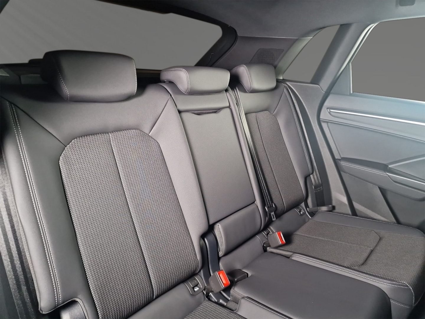 Bild über Audi Q3 S line 35 TFSI S tronic - für weitere Informationen kontaktieren Sie den Audi Partner