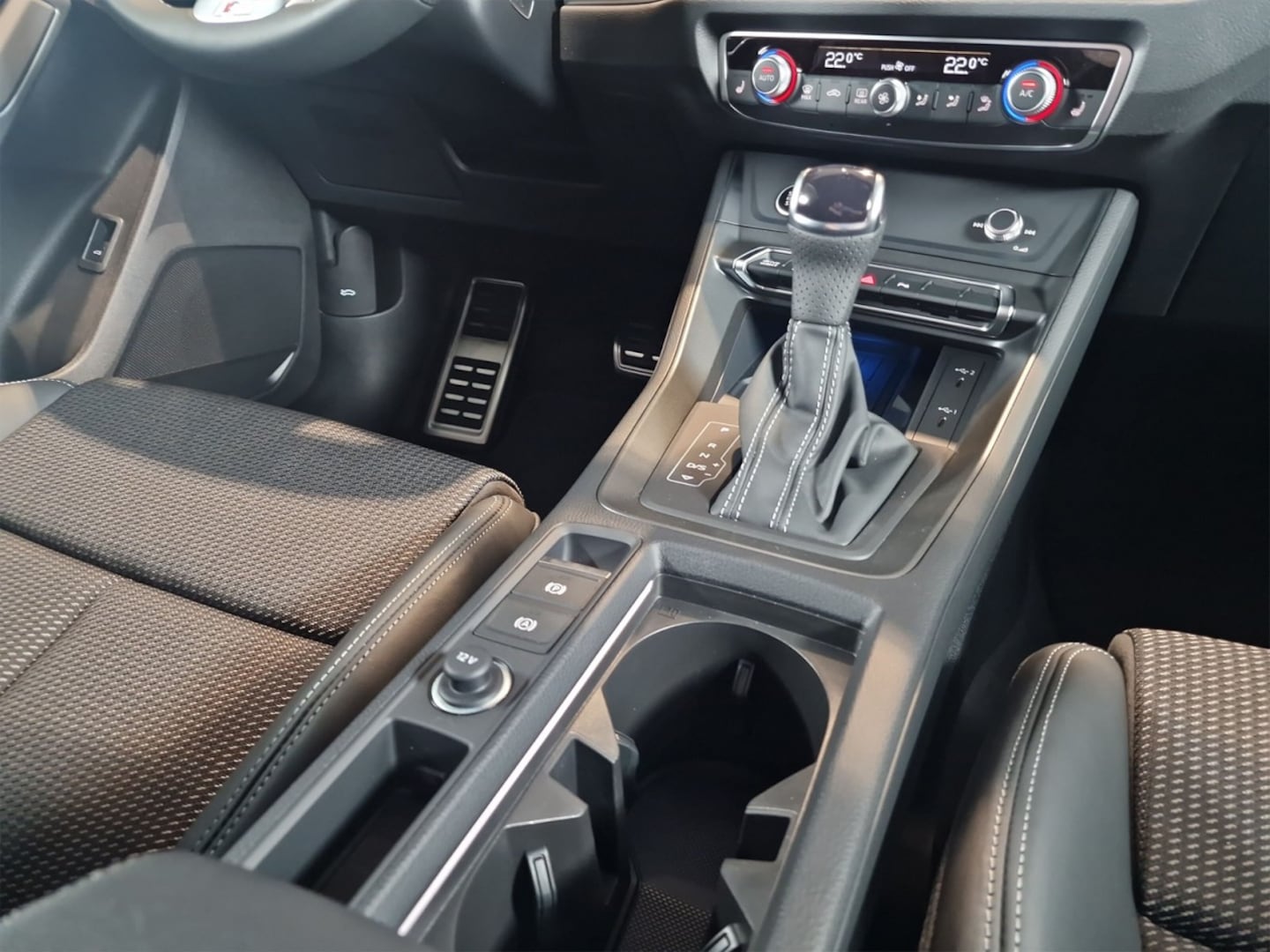 Bild über Audi Q3 S line 35 TFSI S tronic - für weitere Informationen kontaktieren Sie den Audi Partner