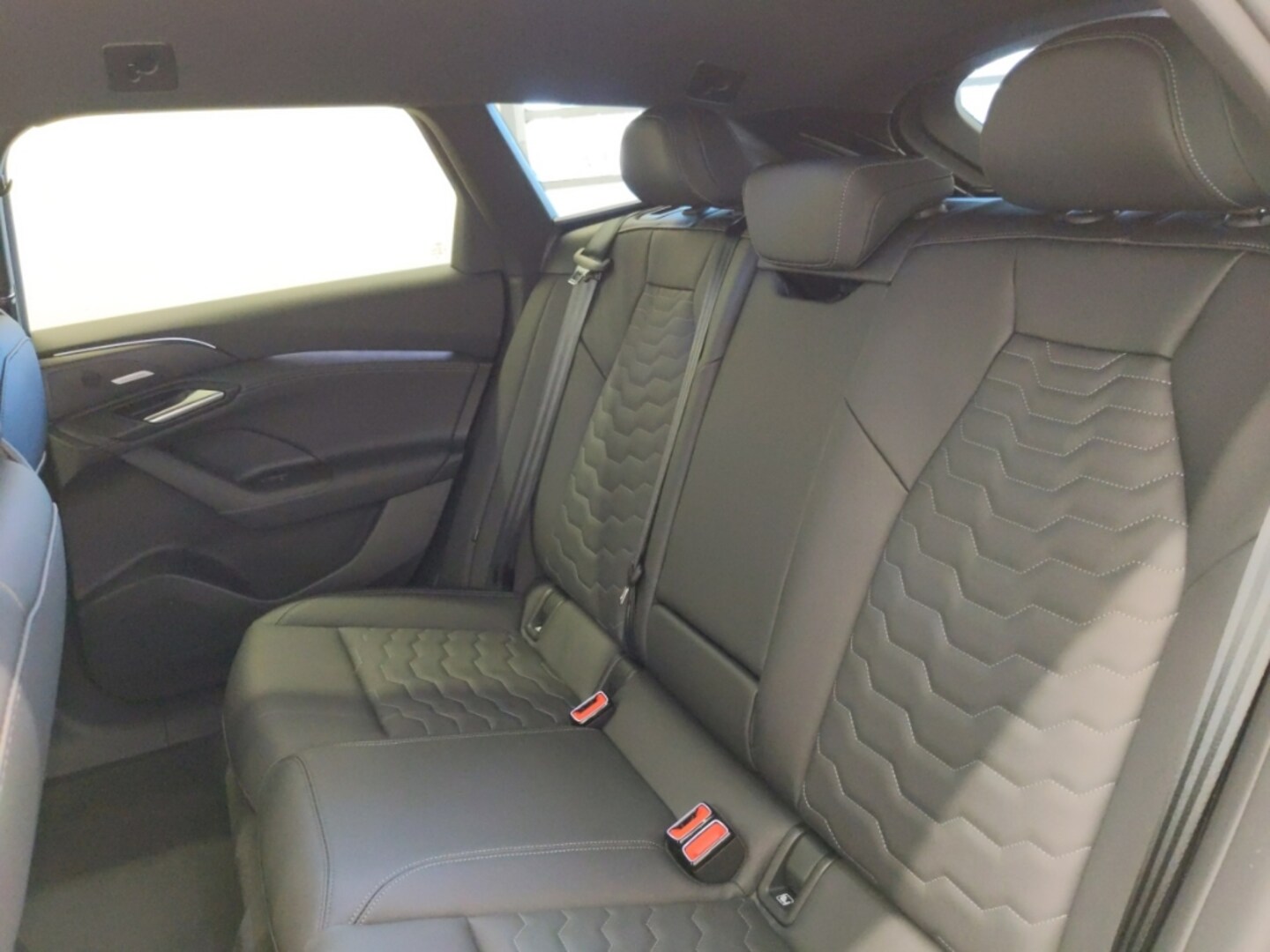 Bild über Audi A6 Avant e-tron S line business e-tron performance 270 kW - für weitere Informationen kontaktieren Sie den Audi Partner