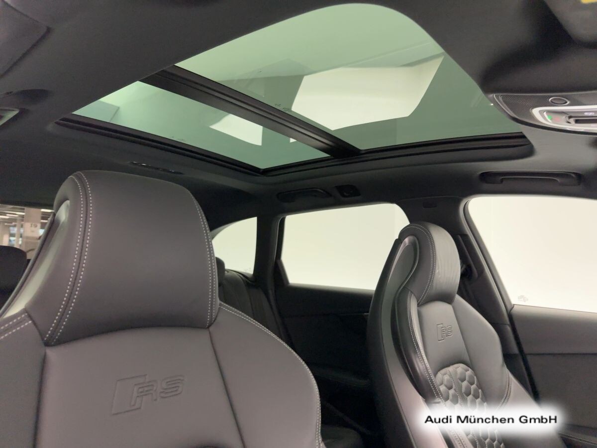 Image about Audi RS 4 Avant TFSI quattro tiptronic