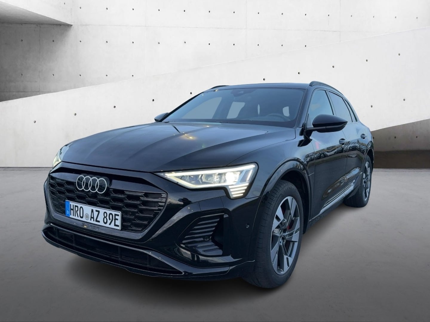 Bild über Audi Q8 e-tron S line 55 e-tron quattro - für weitere Informationen kontaktieren Sie den Audi Partner