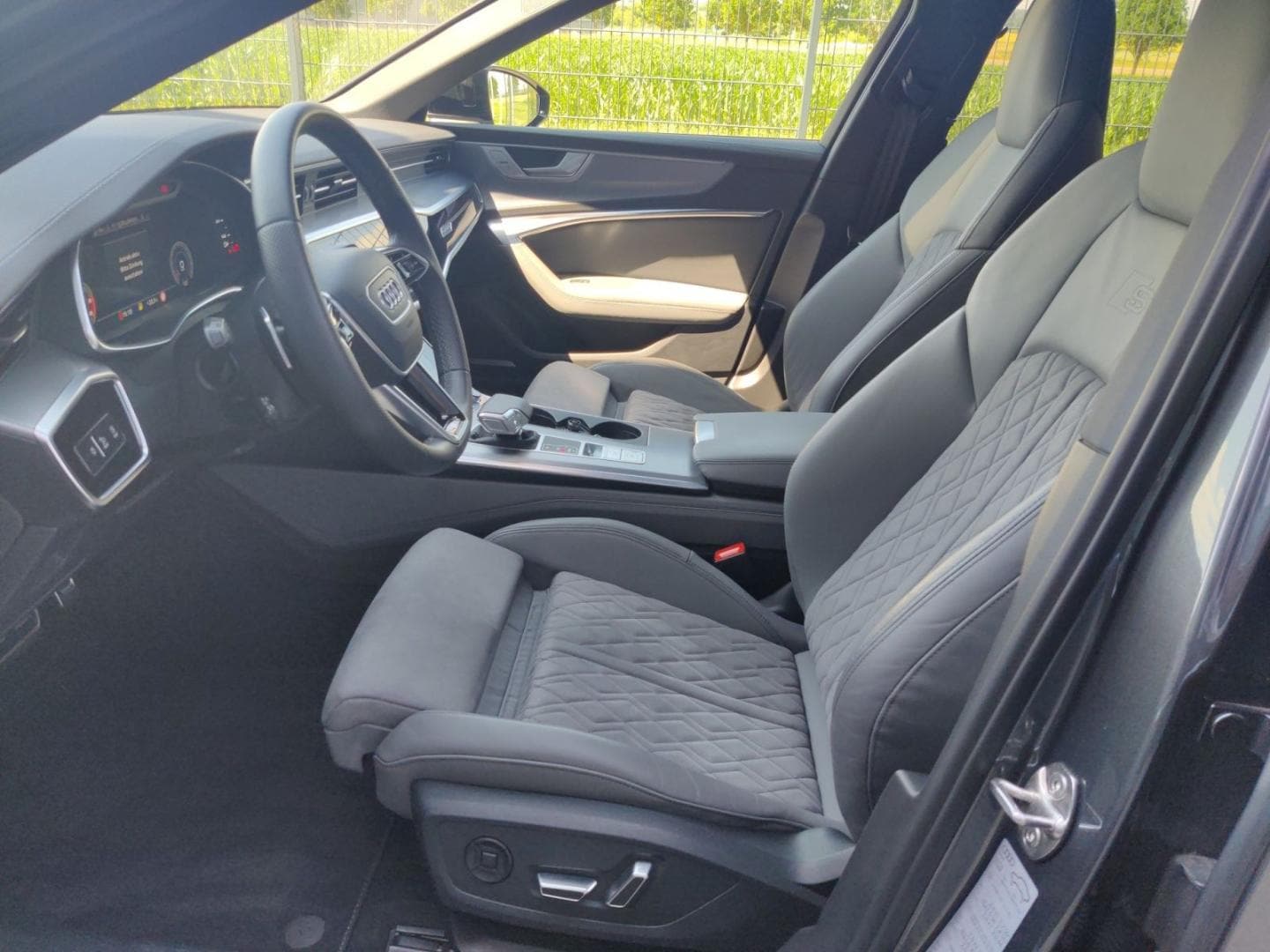 Bild über Audi S6 Avant TDI quattro tiptronic - für weitere Informationen kontaktieren Sie den Audi Partner