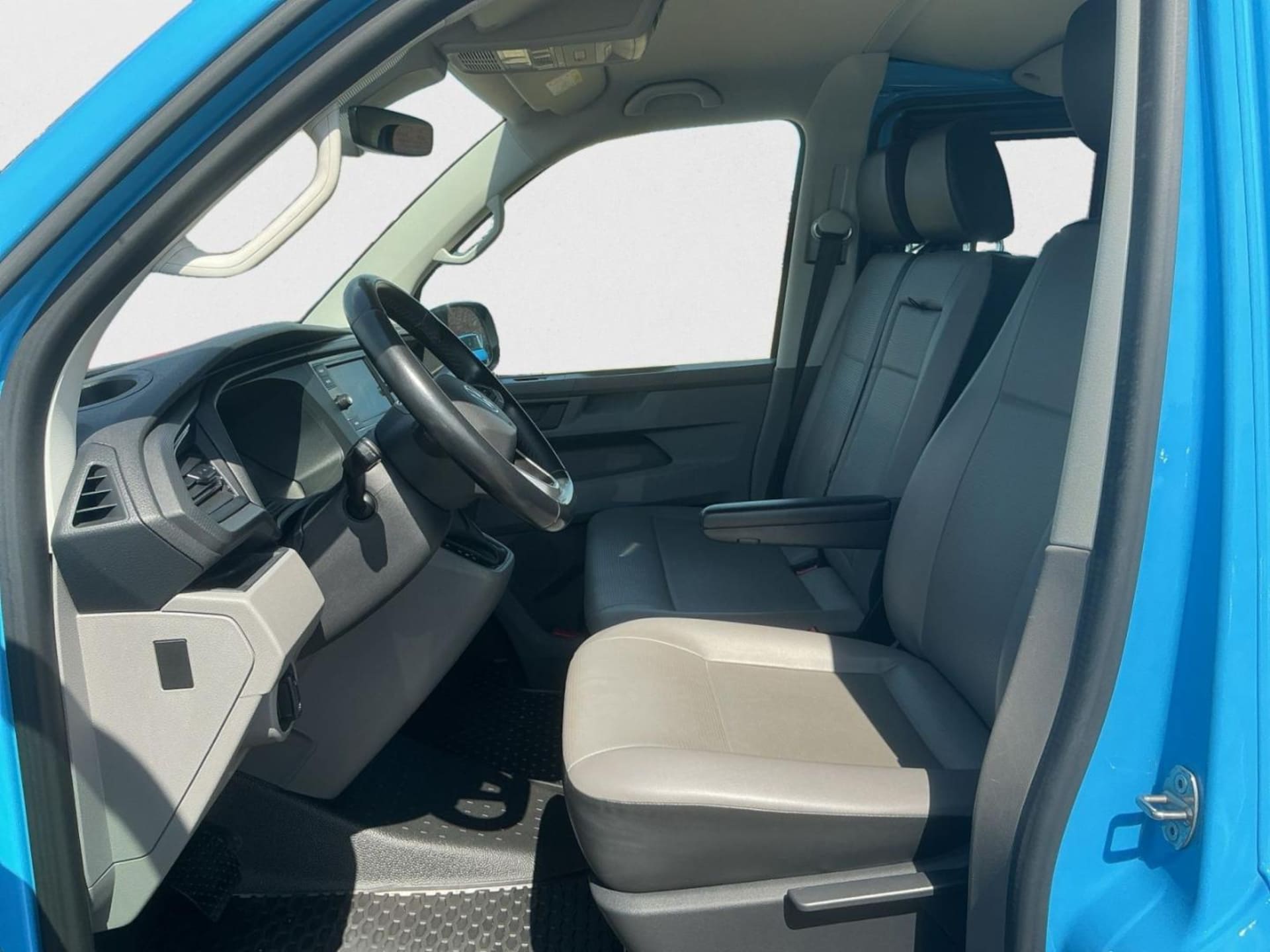 Volkswagen T6.1 Transporter Kombi langer Radstand