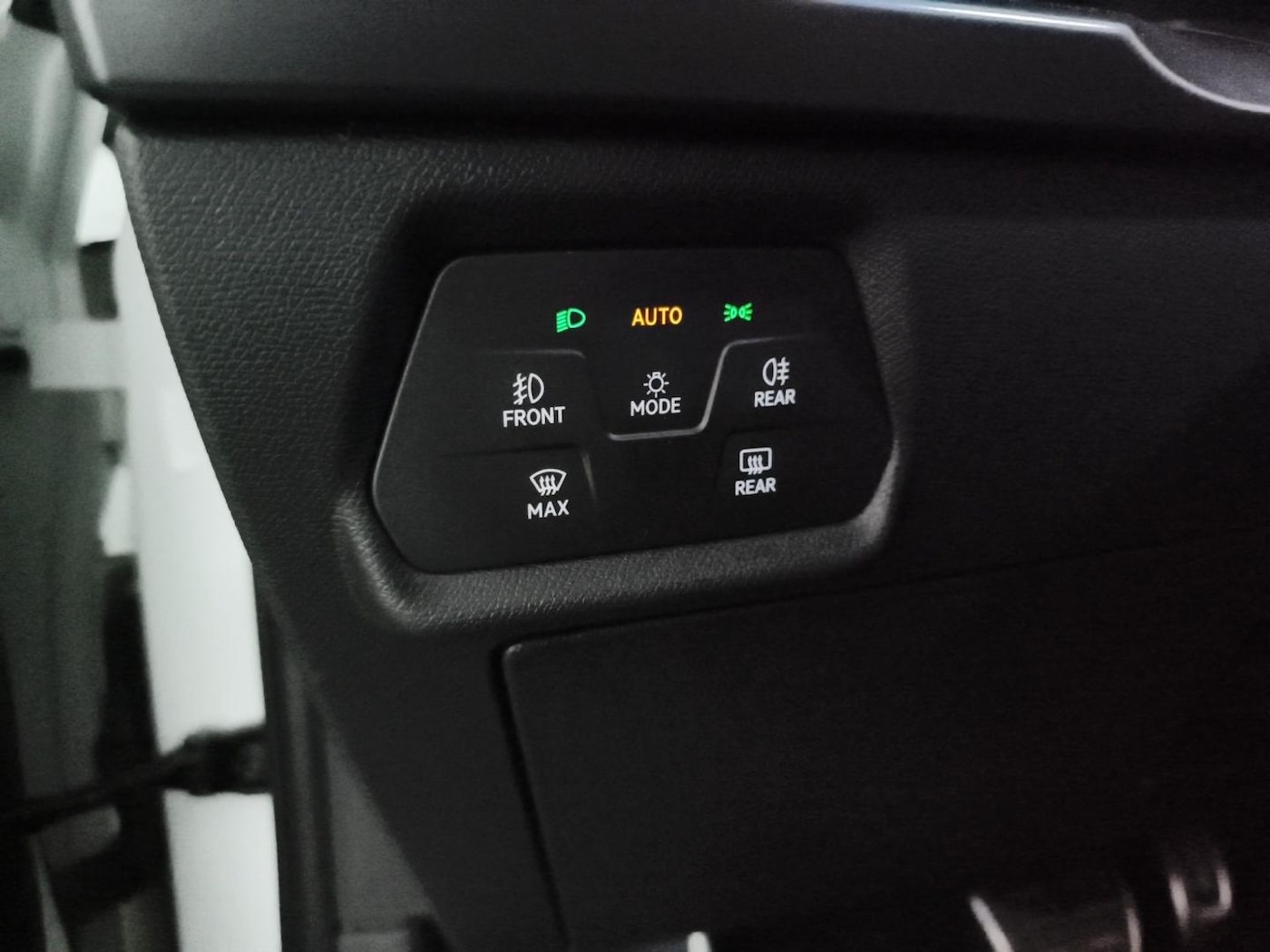 CUPRA Leon Sportstourer 1.5 eTSI DSG 110 kW (150 CV) — photo 21