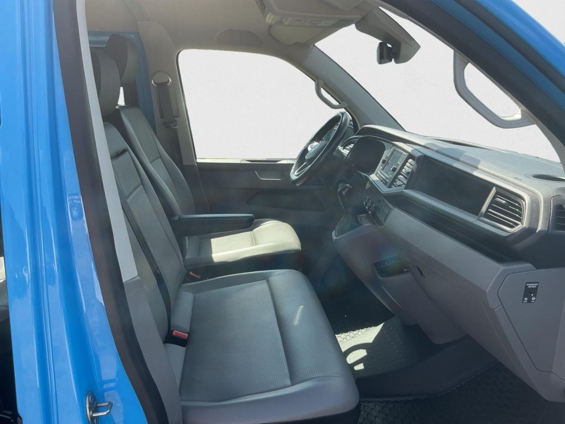 Volkswagen T6.1 Transporter Kombi langer Radstand