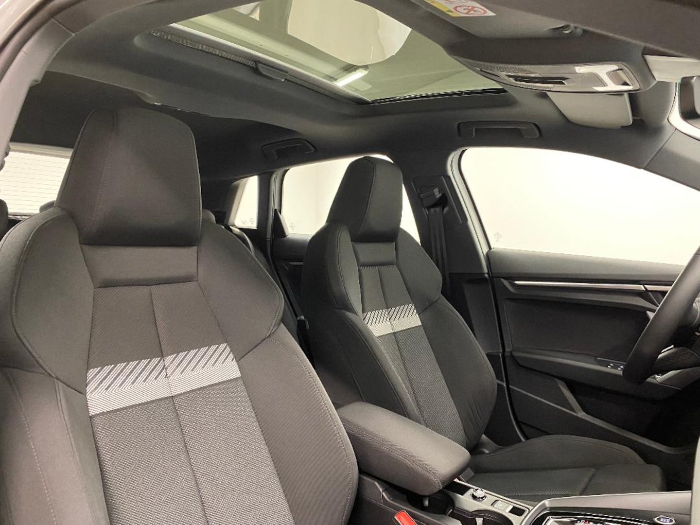 Bild über Audi A3 Sportback advanced 30 TFSI S tronic - für weitere Informationen kontaktieren Sie den Audi Partner