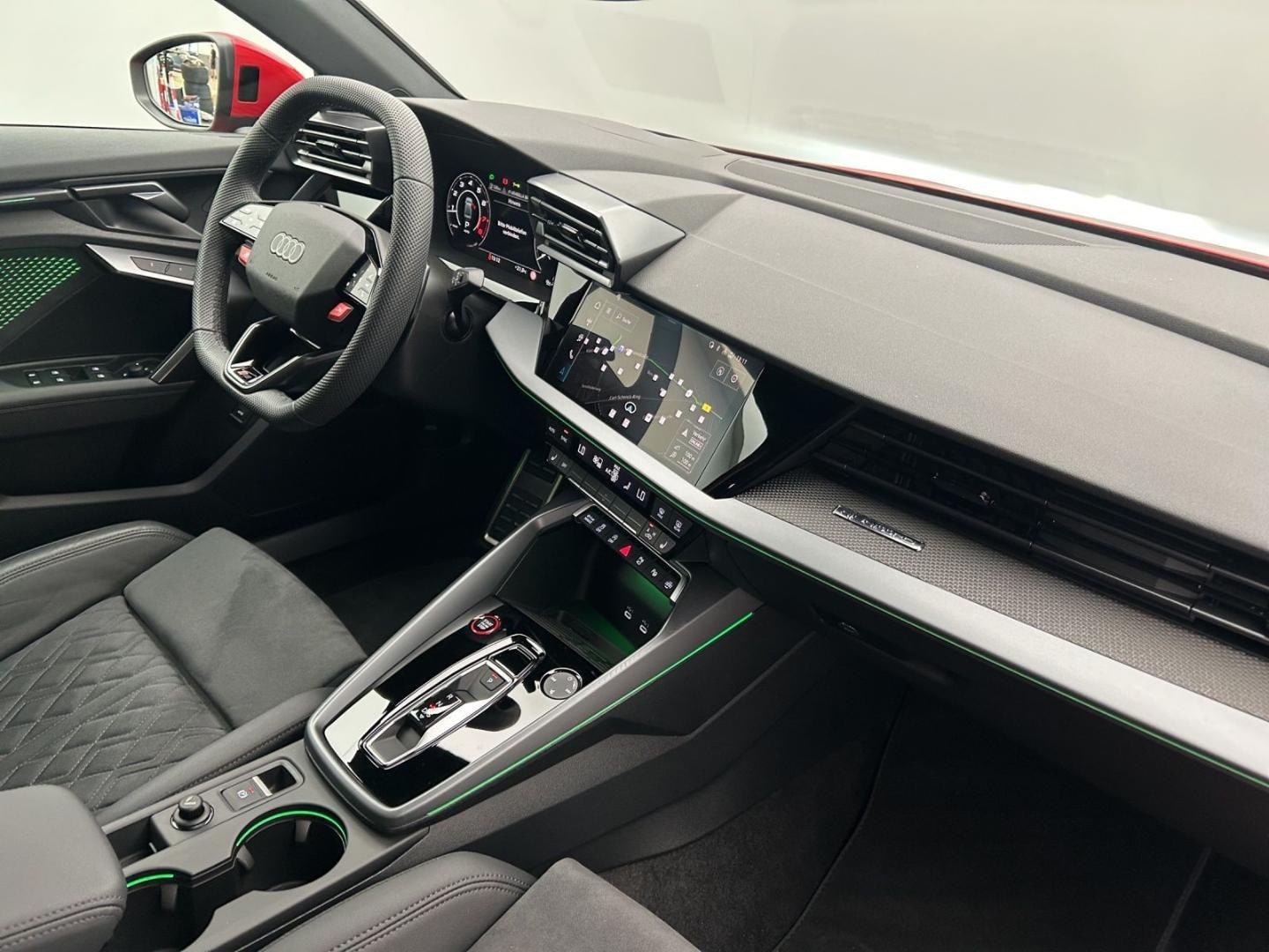 Bild über Audi RS 3 Limousine TFSI quattro 294 kW S tronic - für weitere Informationen kontaktieren Sie den Audi Partner