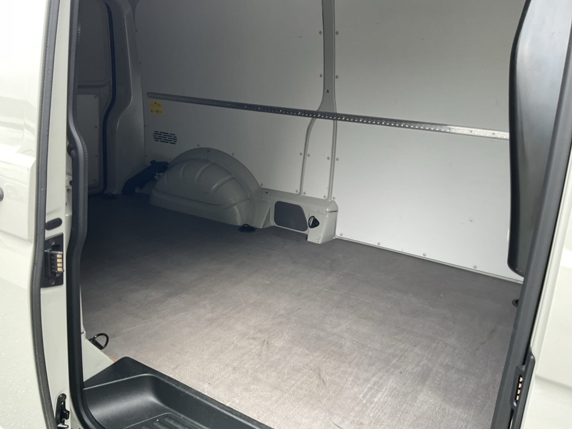 Volkswagen T6.1 Transporter Kasten langer Radstand