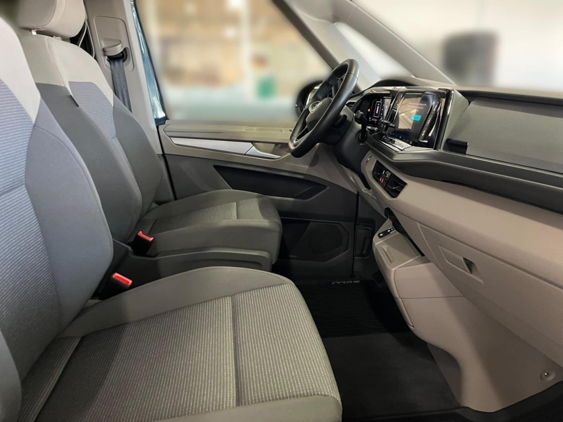 Volkswagen Multivan Langversion Basis-Modell