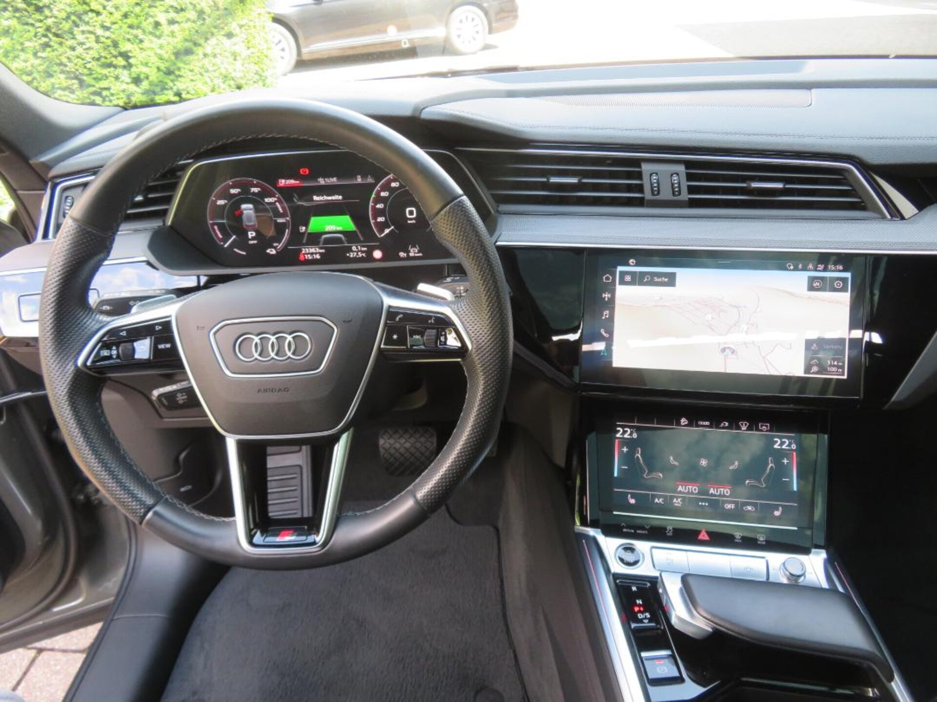 Audi e-tron S line