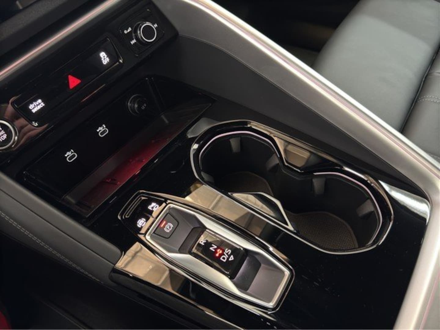 Bild über Audi Q5 SUV TDI quattro 150 kW S tronic - für weitere Informationen kontaktieren Sie den Audi Partner